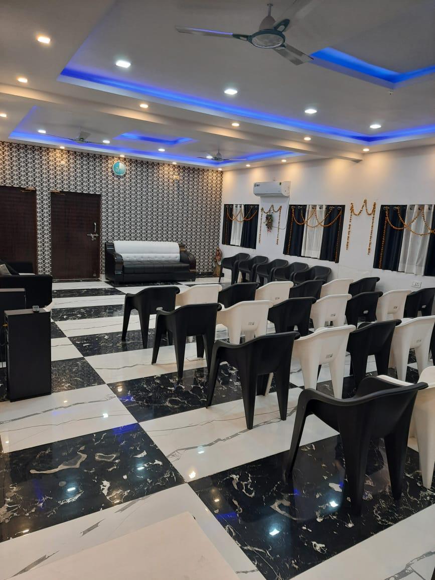 Spacious Lobby Seating