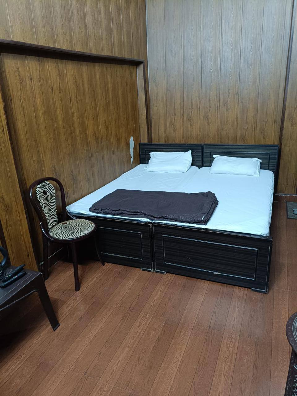 AC Double Occupancy Wood Paneled Setup